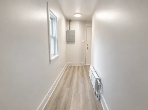 275 Bronson Ave #4, Ottawa, ON K1R 6H7