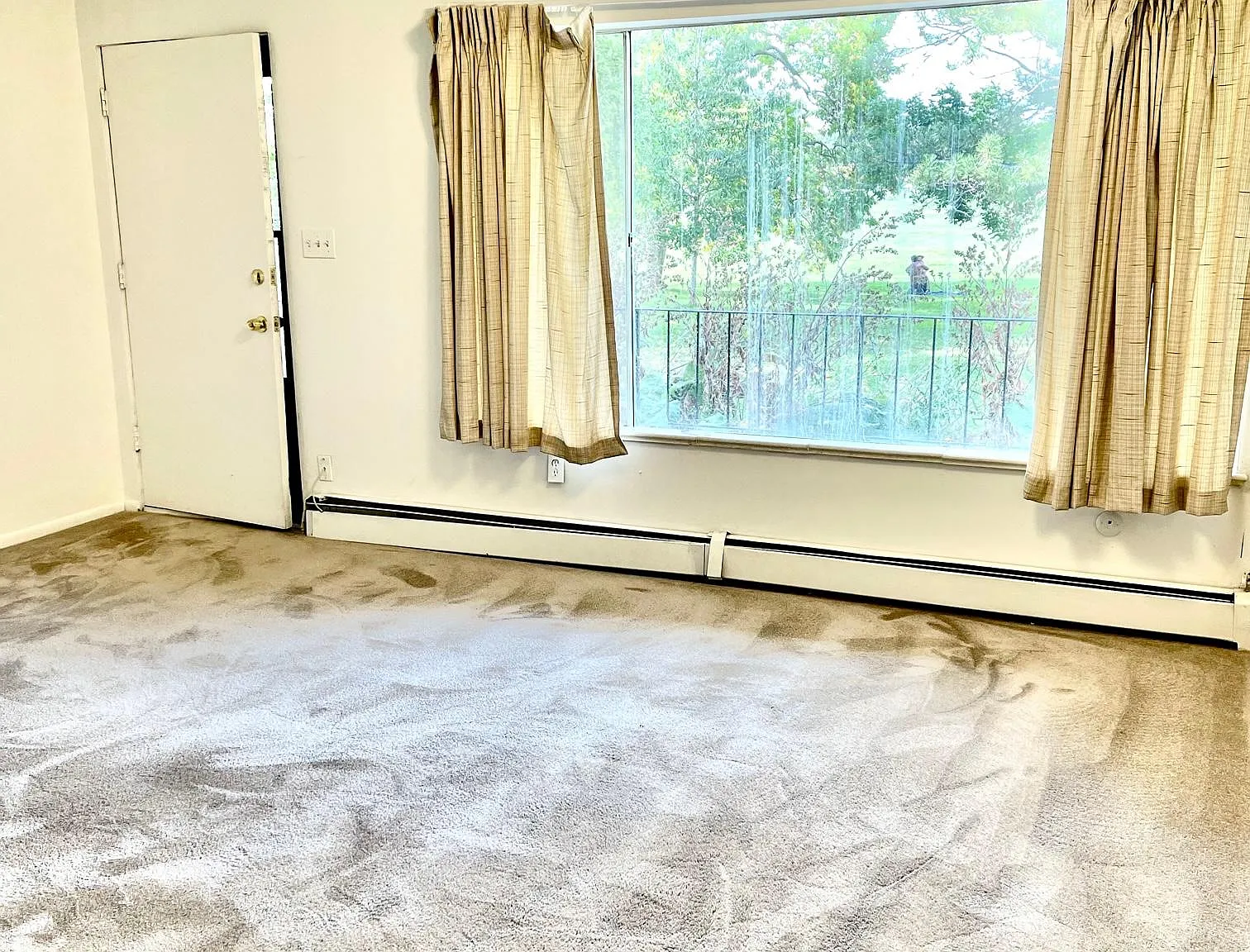 Studio, 450 sqft, $1,350 — Photo 2