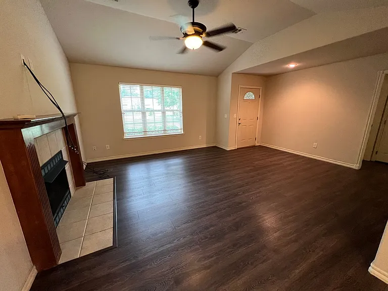 4031 Briar Ln — Photo 3