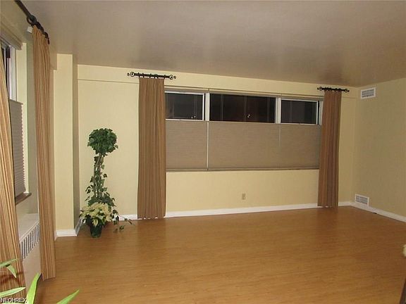 3rd image of 11850 Edgewater Dr APT 321