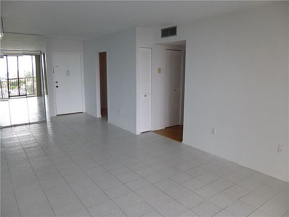 5th image of 2500 NE 135th St APT 507