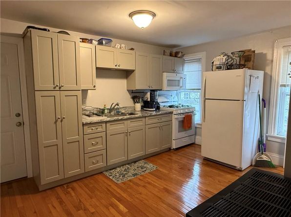 251 High St #3