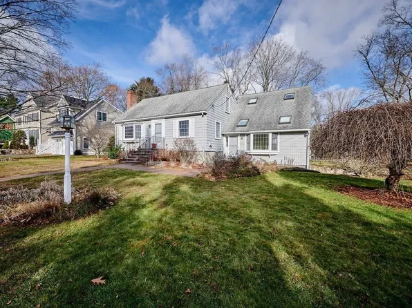 5 Gleason Rd, Bedford, MA 01730