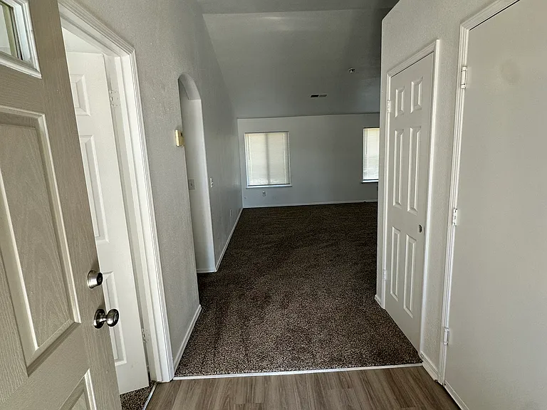 320 Timberline Dr — Photo 2
