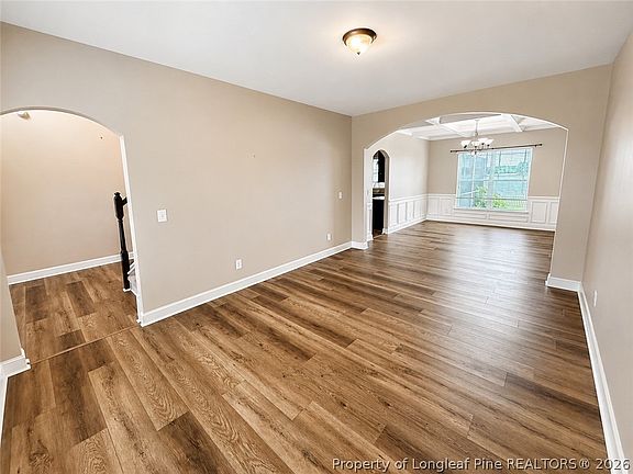5th image of 207 Summer Creek Ln