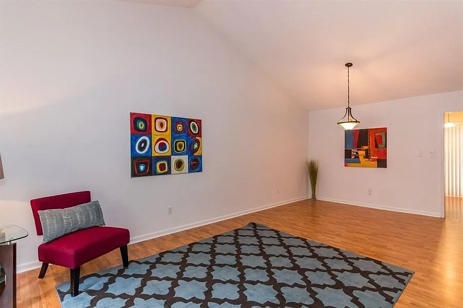 2 bed, 1200 sqft, $1,800 — Photo 4