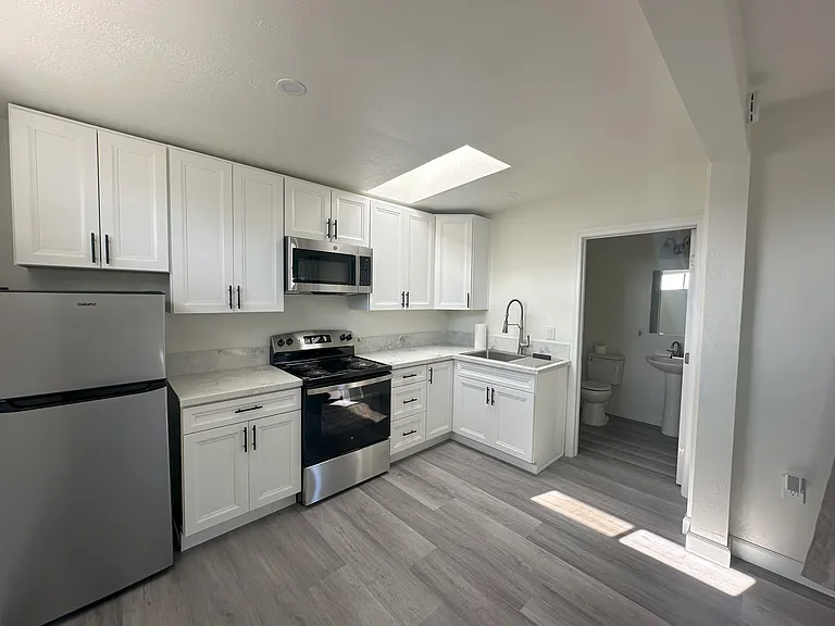 370 Alpine Ave #B — Photo 1