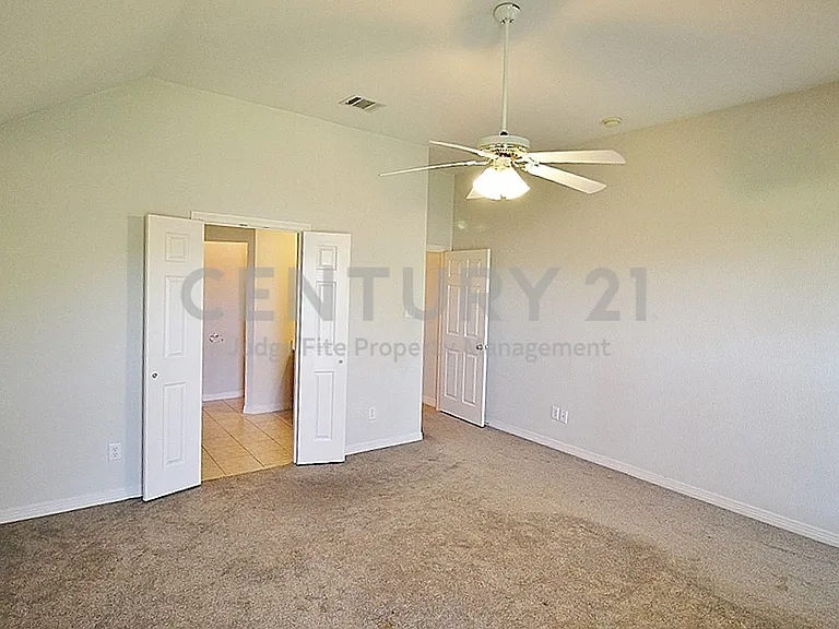 809 Foxwood Ln — Photo 16