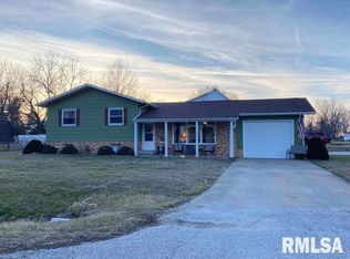 407 Camden Rd, Mount Sterling, IL 62353