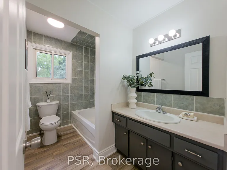88 Upper Canada Dr — Photo 14