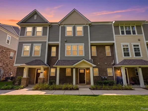 544 Anne Ave, Brighton, MI 48116