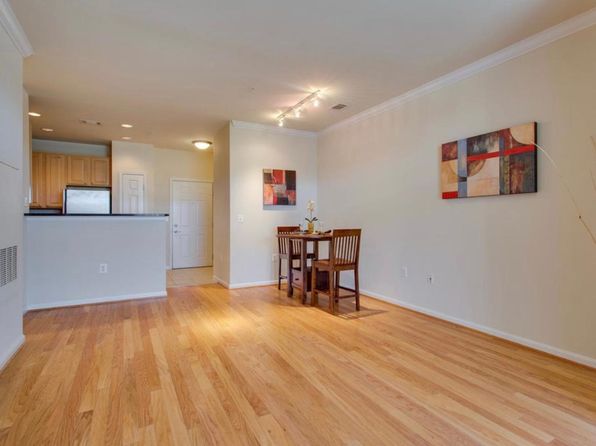 2465 Army Navy Dr APT 301