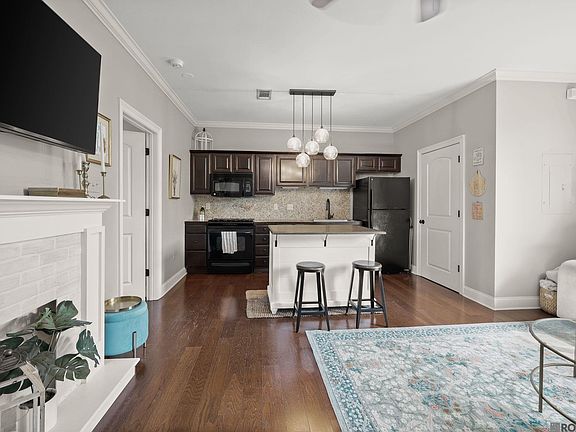 2nd image of 888 S Kenilworth Pkwy #3