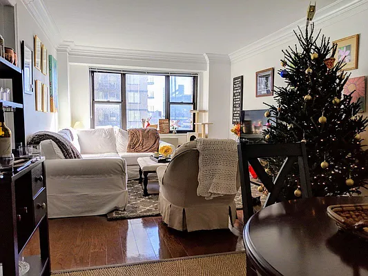 Rented by PocketBroker Inc | media 7