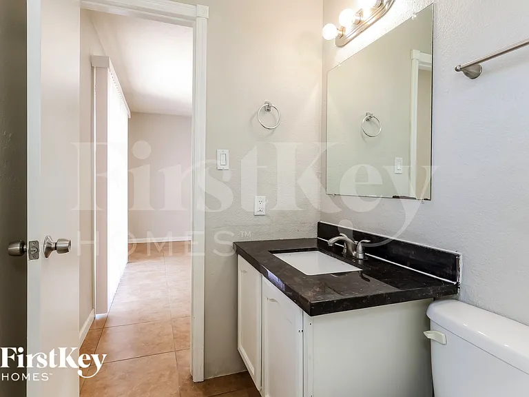 18216 N 24th Dr — Photo 9
