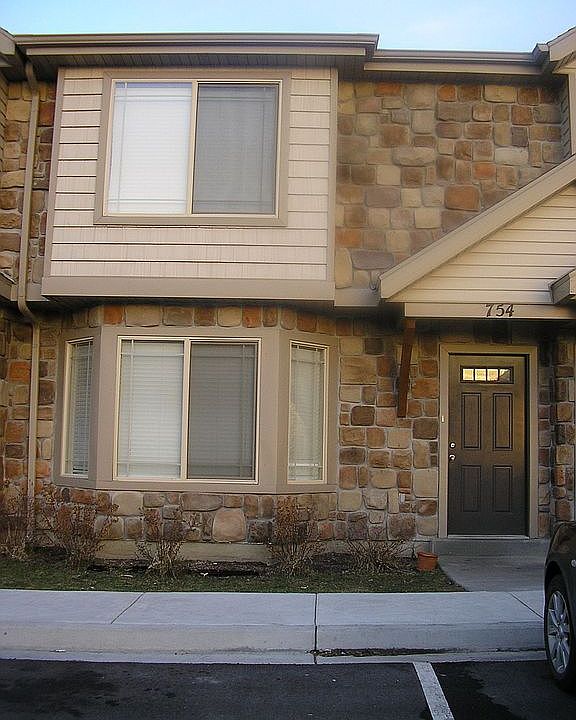 1st image of 754 N Black Horse Dr