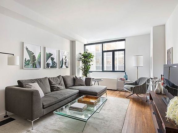 4th image of 200 E 39th St APT 2D