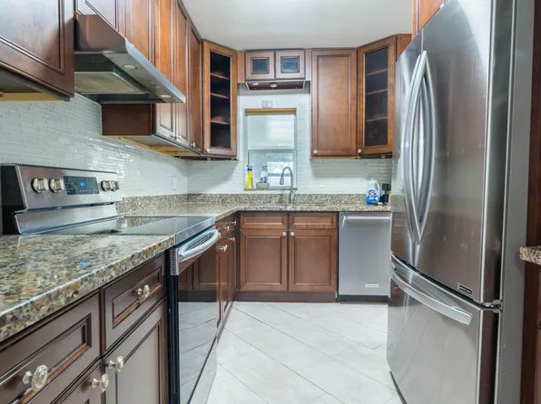 9696 SW 1st Pl, Boca Raton, FL 33428