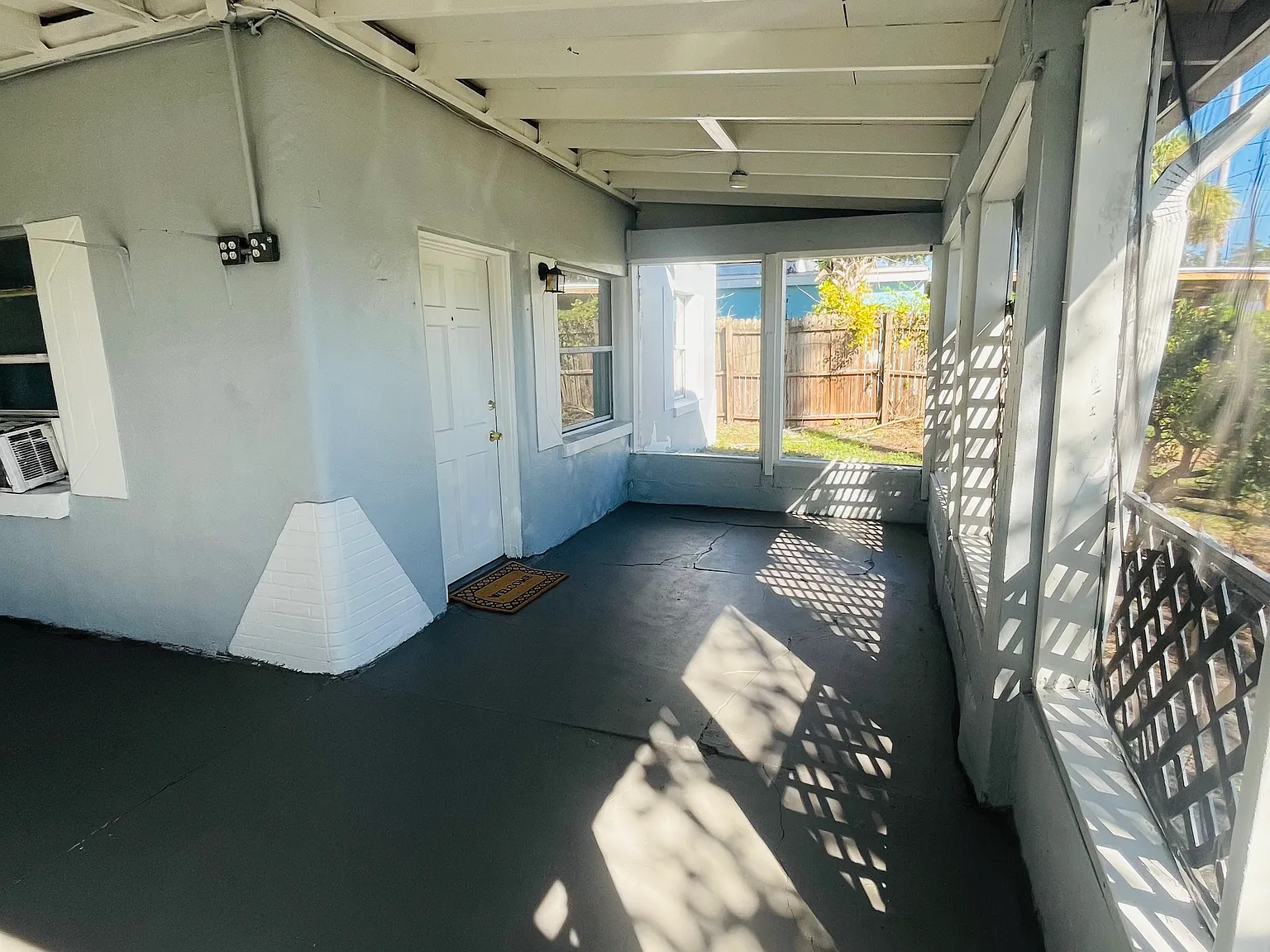 3 bed, 972 sqft, $1,499 — Photo 2