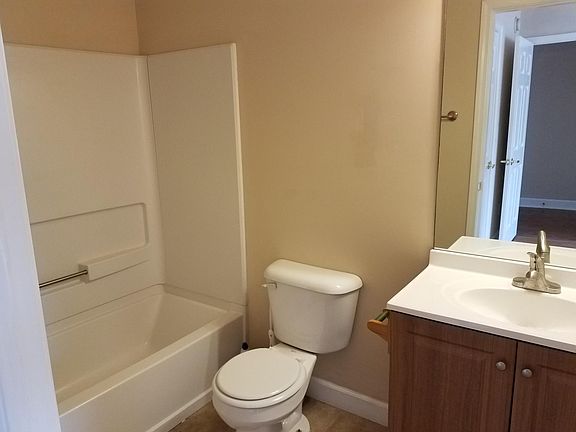 4th image of 210 Red Bud Ct #210