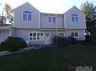 14 Donna Ln, Syosset, NY 11791