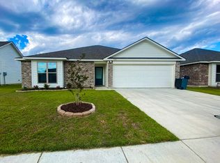 1304 Meadow Crossing Dr, Gonzales, LA 70737