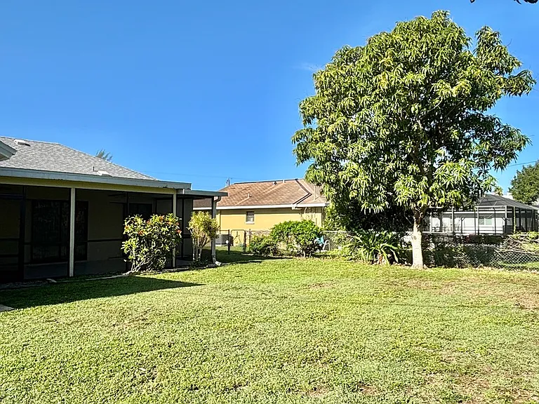 1715 SE 6th Ln — Photo 73