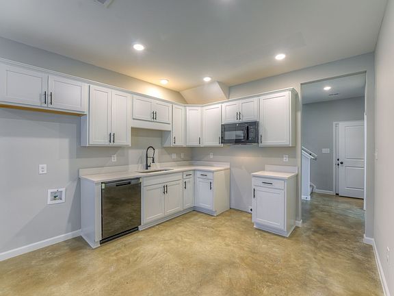 2nd image of 650-652 Ayers St #650