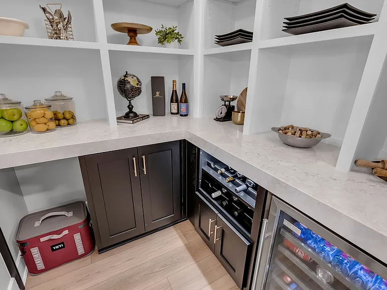 2142 E Beaumont St — Photo 19
