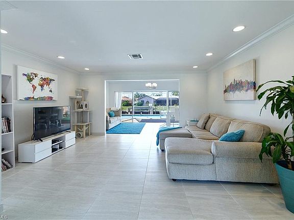 4th image of 4924 SW 9th Pl