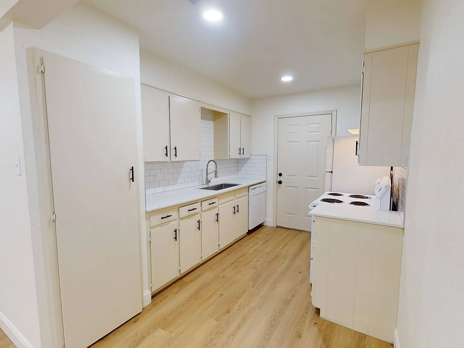 2 bed, 695 sqft, $1,000 — Photo 3