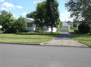 1205 Fairchild Dr, Hubbard, OH
