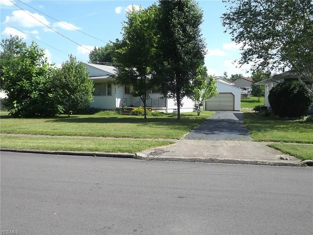 1205 Fairchild Dr photo 1