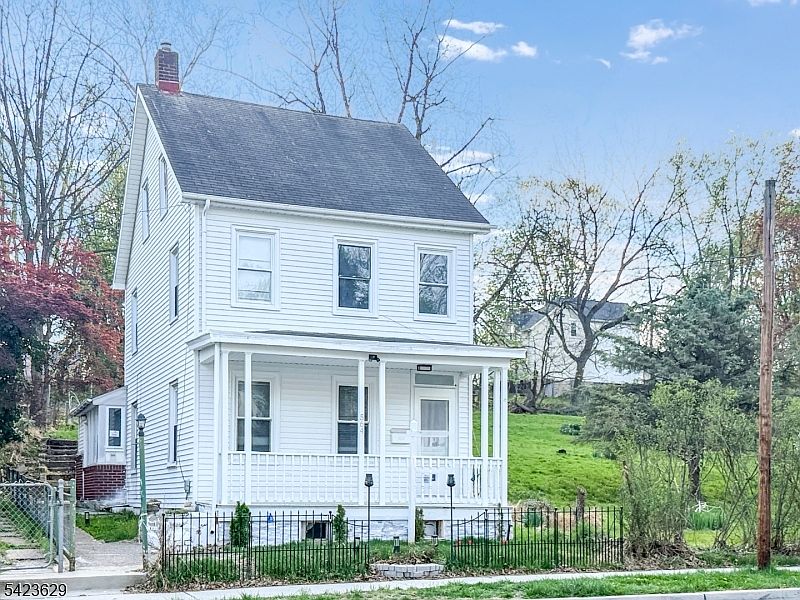 1st image of 564 Warren St