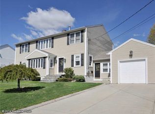 10 Amelia Ct, North Providence, RI 02904