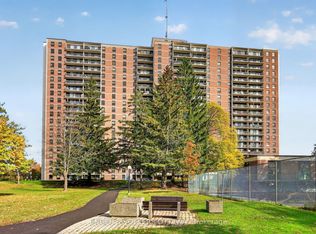 665 Bathgate Dr #301, Ottawa, ON K1K 3Y4