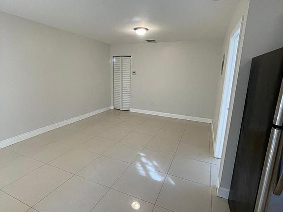 2nd image of 1531 NE 117th St #4