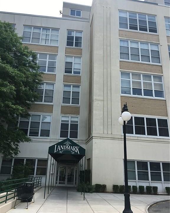 1st image of 1 Landmark Sq APT 525