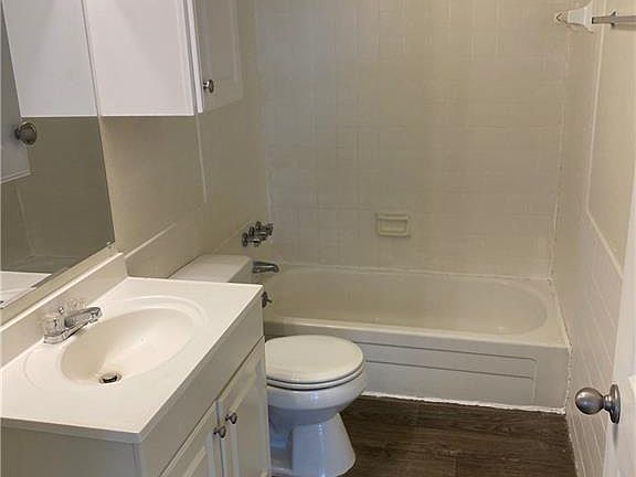 3rd image of 1206 E 52nd St #208B