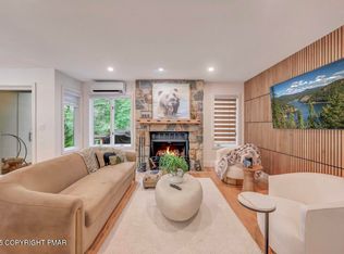 513 Rondaxe Ln, Pocono Pines, PA 18350