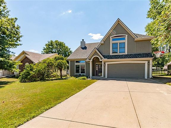 2nd image of 216 Edgewood Dr