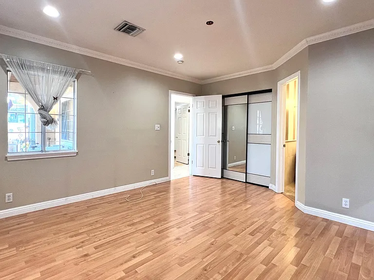 5627 Adele Ave — Photo 49