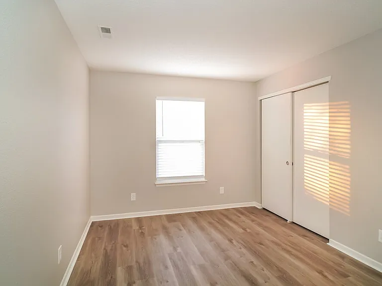 5739 N Jefferson Dr — Photo 15
