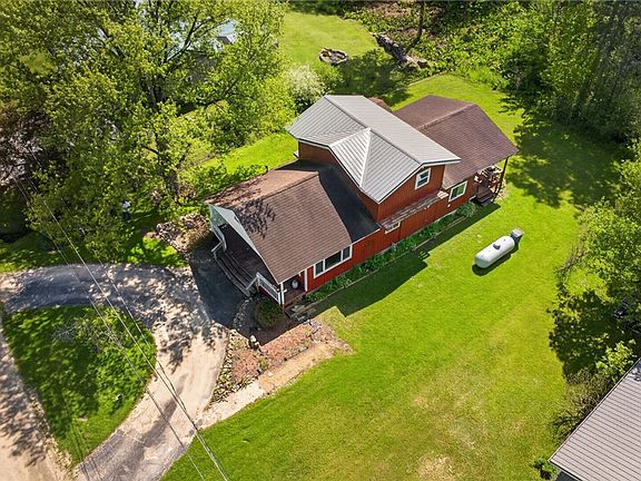 3rd image of 24689 Westview Dr