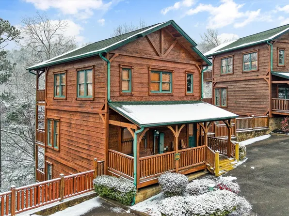 826 Great Smoky Way, Gatlinburg, TN 37738