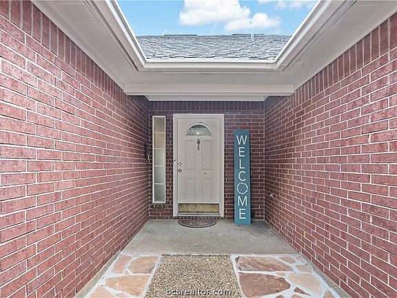 4th image of 304 Regensburg Ln