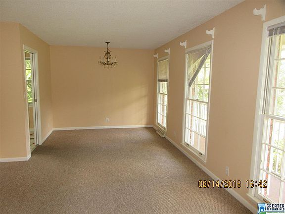 3rd image of 204 Carriage Dr