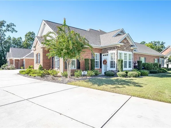 901 Haven Cir, Douglasville, GA 30135