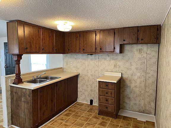 4th image of 104B Batson St