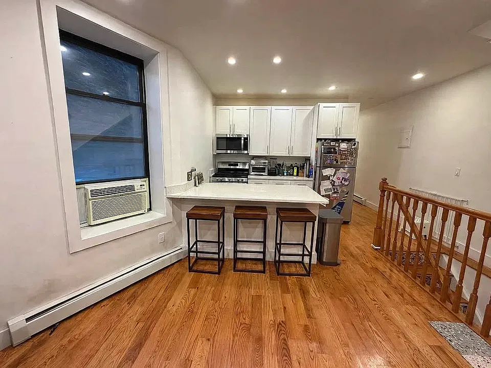 498 Manhattan Ave #1